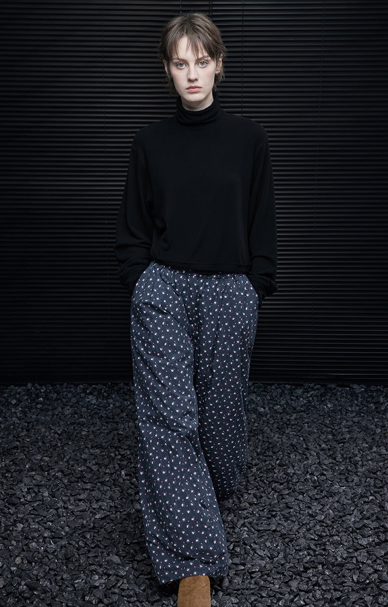 Small Floral Pattern Navy Pants_BDHL7871