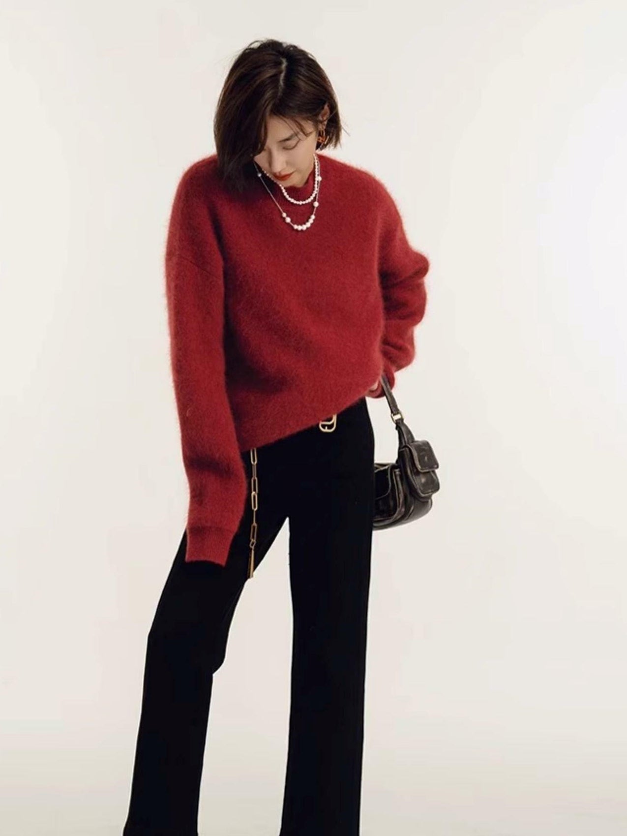 Fluffy Round Neck Sweater_BDHL6831