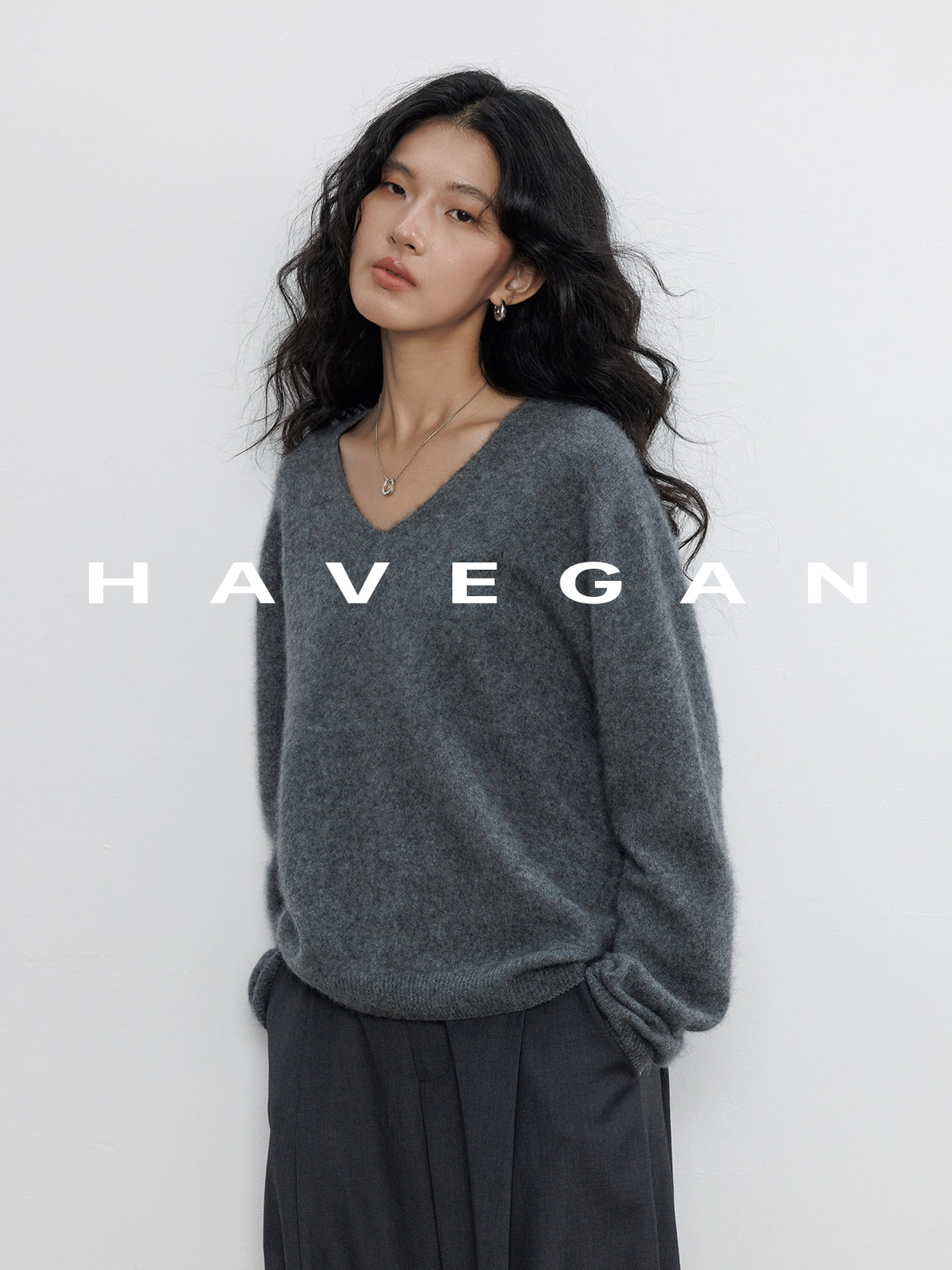 V-Neck Soft Knit Tops_BDHL7895