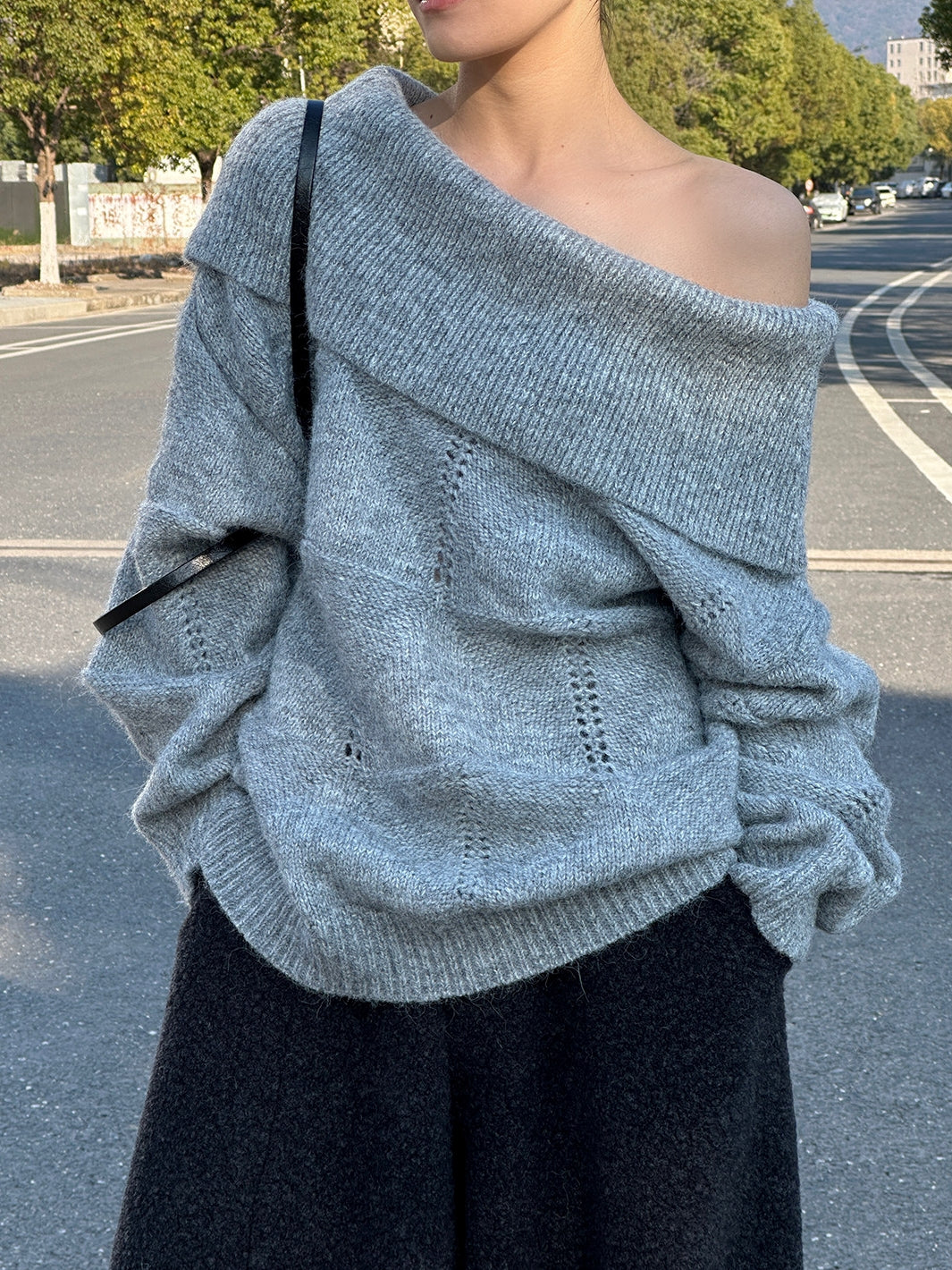 Off-The-Shoulder Knit Tops_BDHL8136