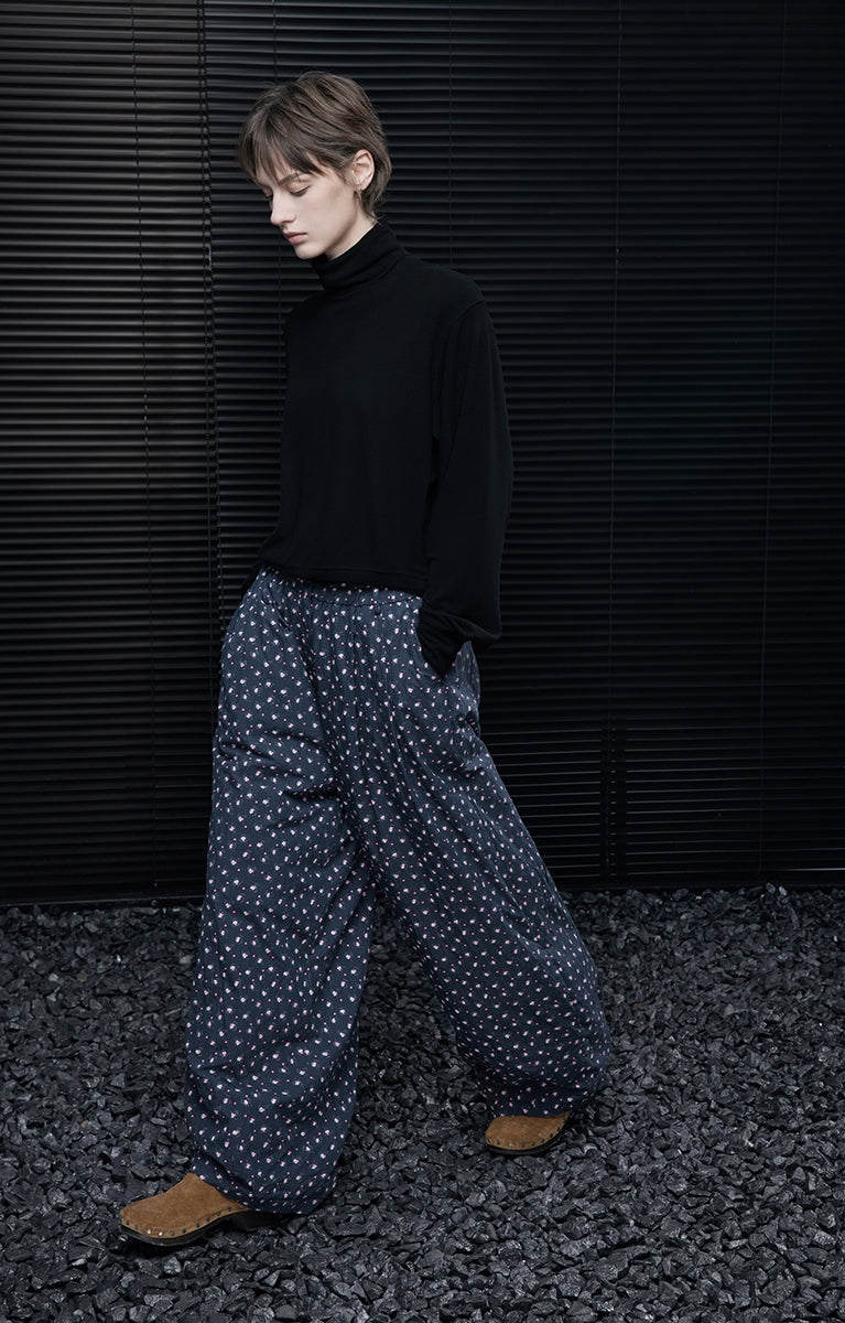Small Floral Pattern Navy Pants_BDHL7871
