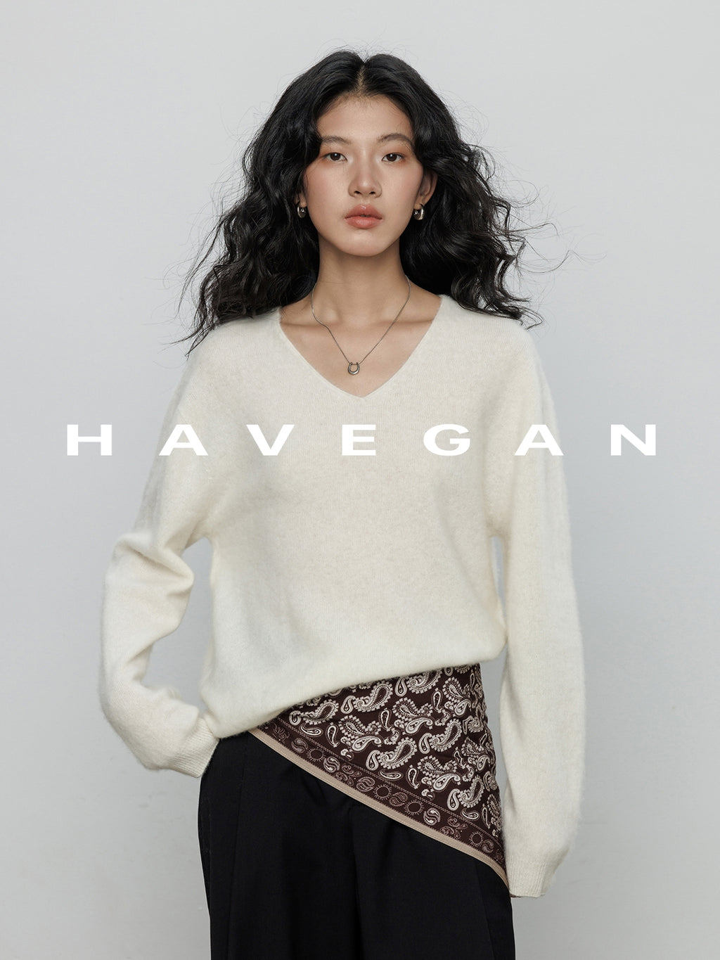 V-Neck Soft Knit Tops_BDHL7895