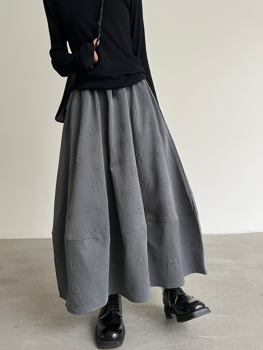 Floral Embossed Thick A-Line Skirt_BDHL6967