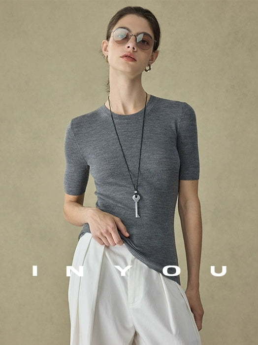 Round-Neck Seamless Slim-Fit Tops_BDHL7715