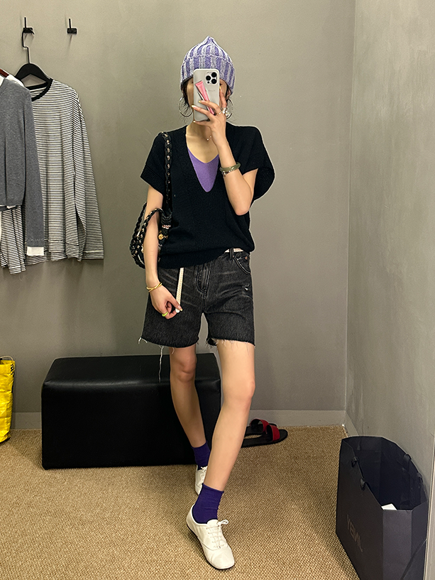 Deep V-Neck Knitted Vest_BDHL7253