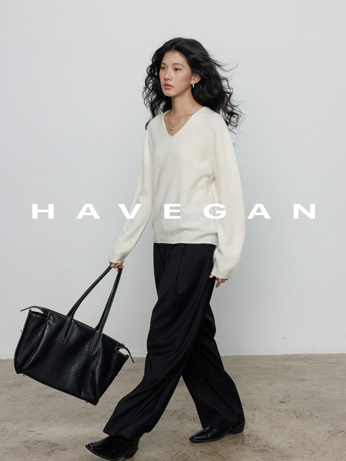 V-Neck Soft Knit Tops_BDHL7895