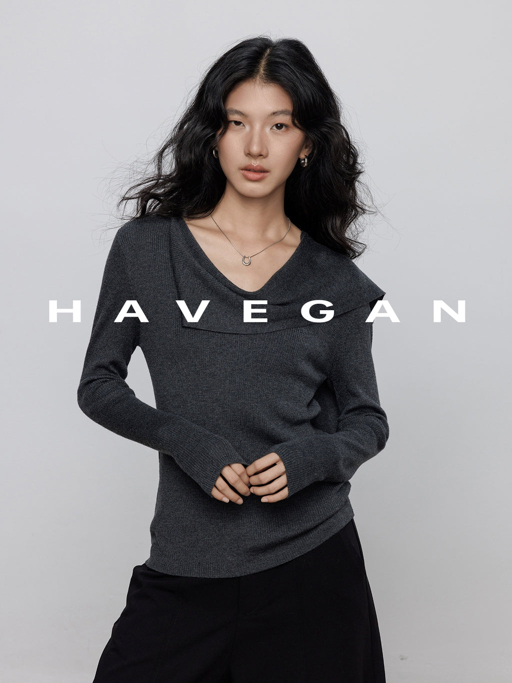 Halter-Neck Knit Tops_BDHL7784
