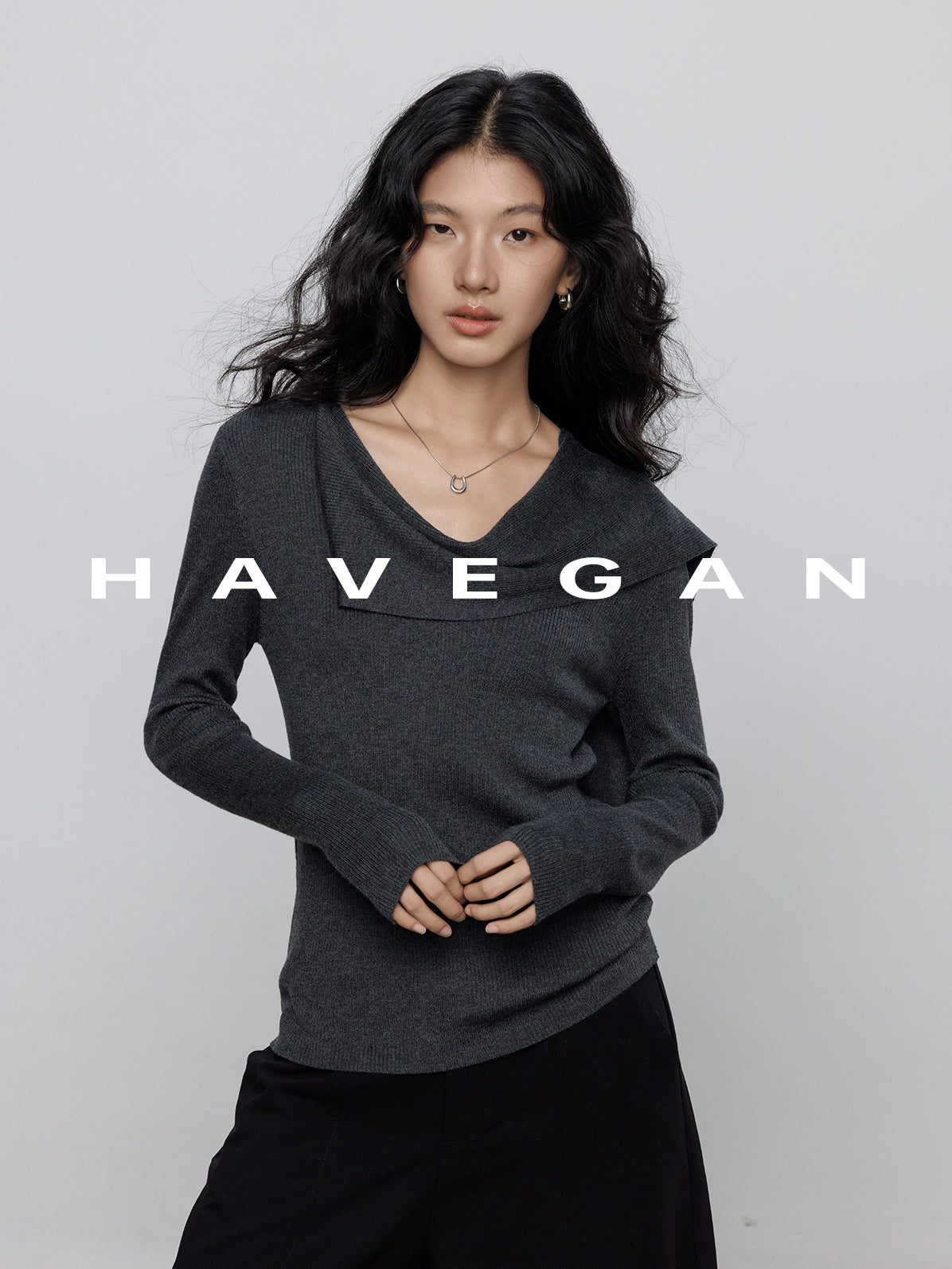 Halter-Neck Knit Tops_BDHL7784