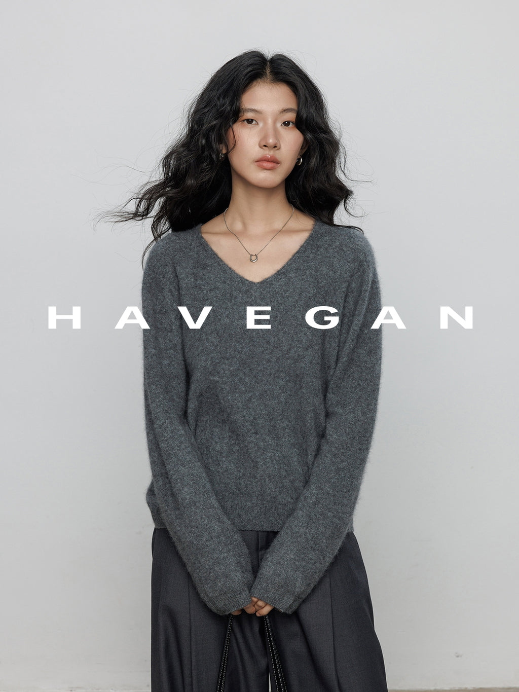 V-Neck Soft Knit Tops_BDHL7895