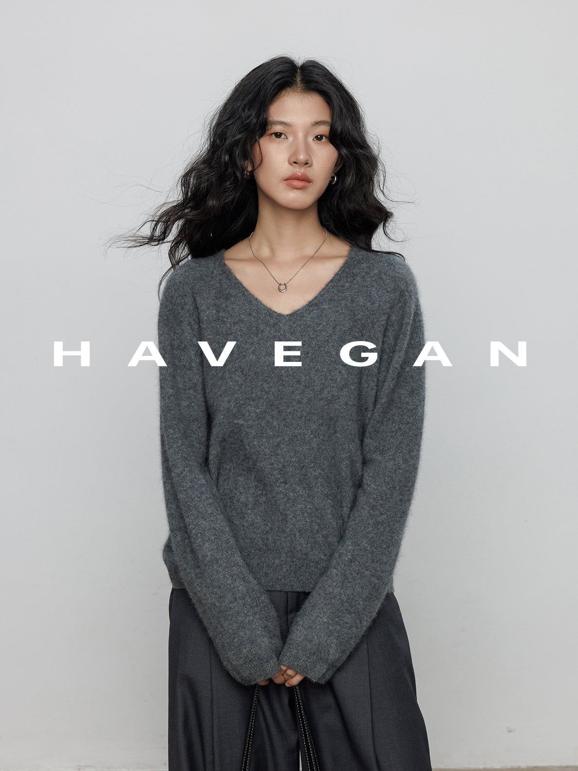 V-Neck Soft Knit Tops_BDHL7895