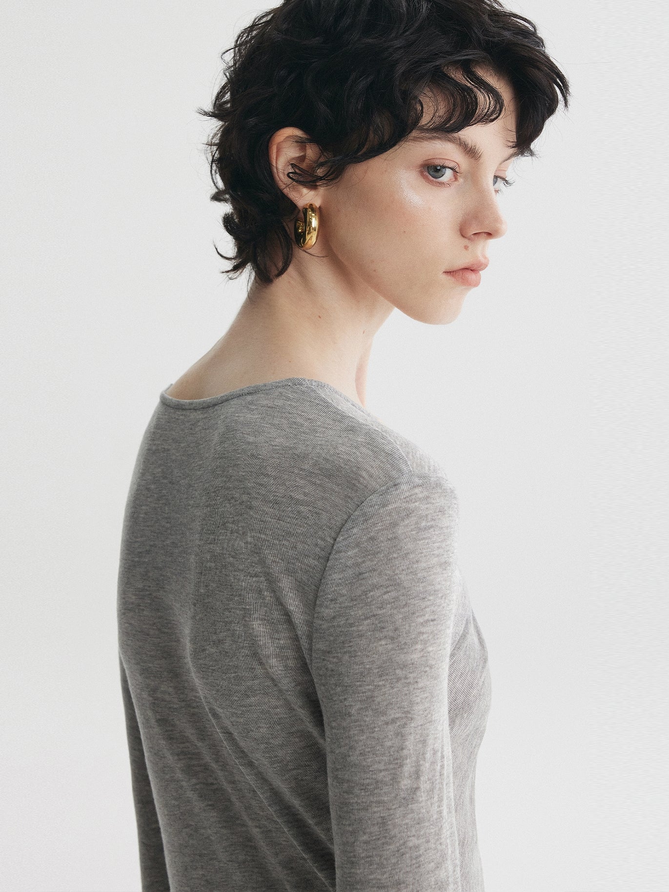 Lightweight Slim-Fit Long-Sleeved Tops_BDHL7725