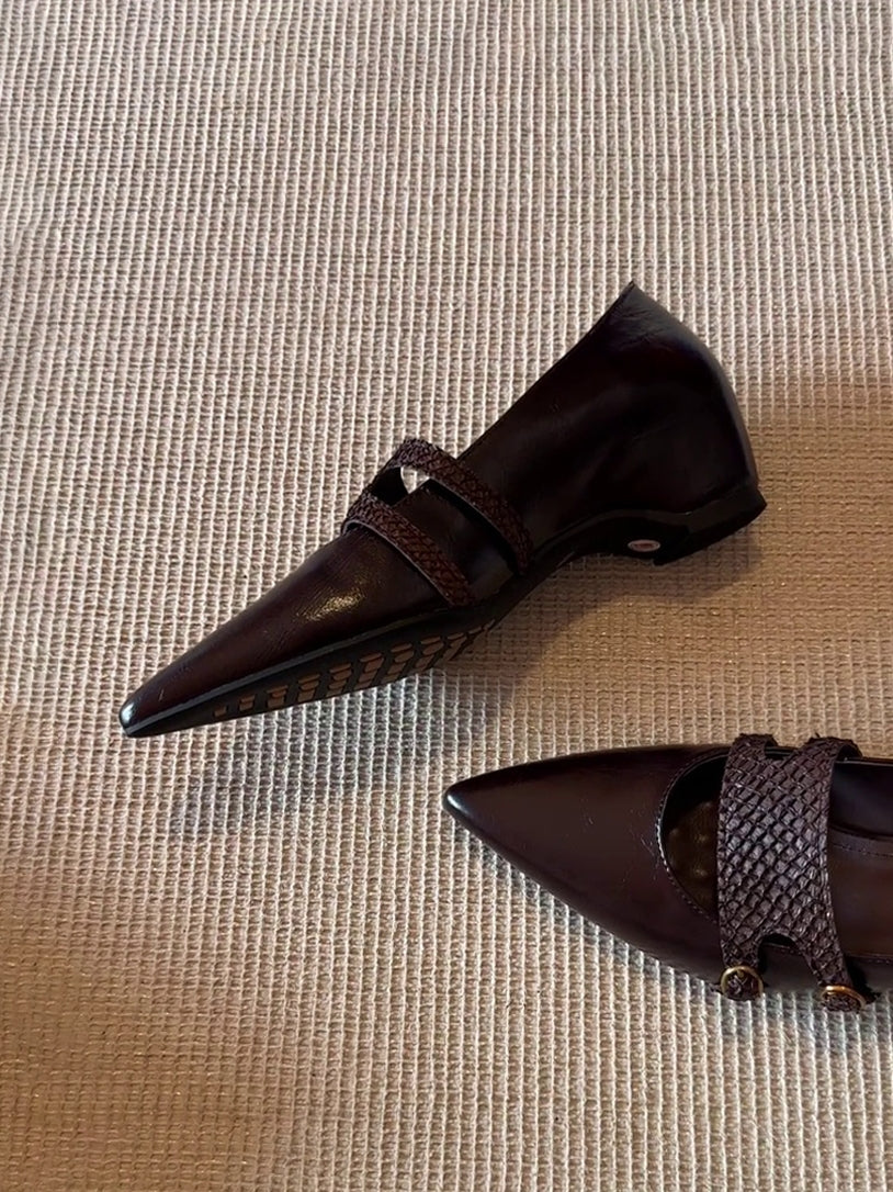 Pointed-Toe Strappy Shoes_BDHL7835