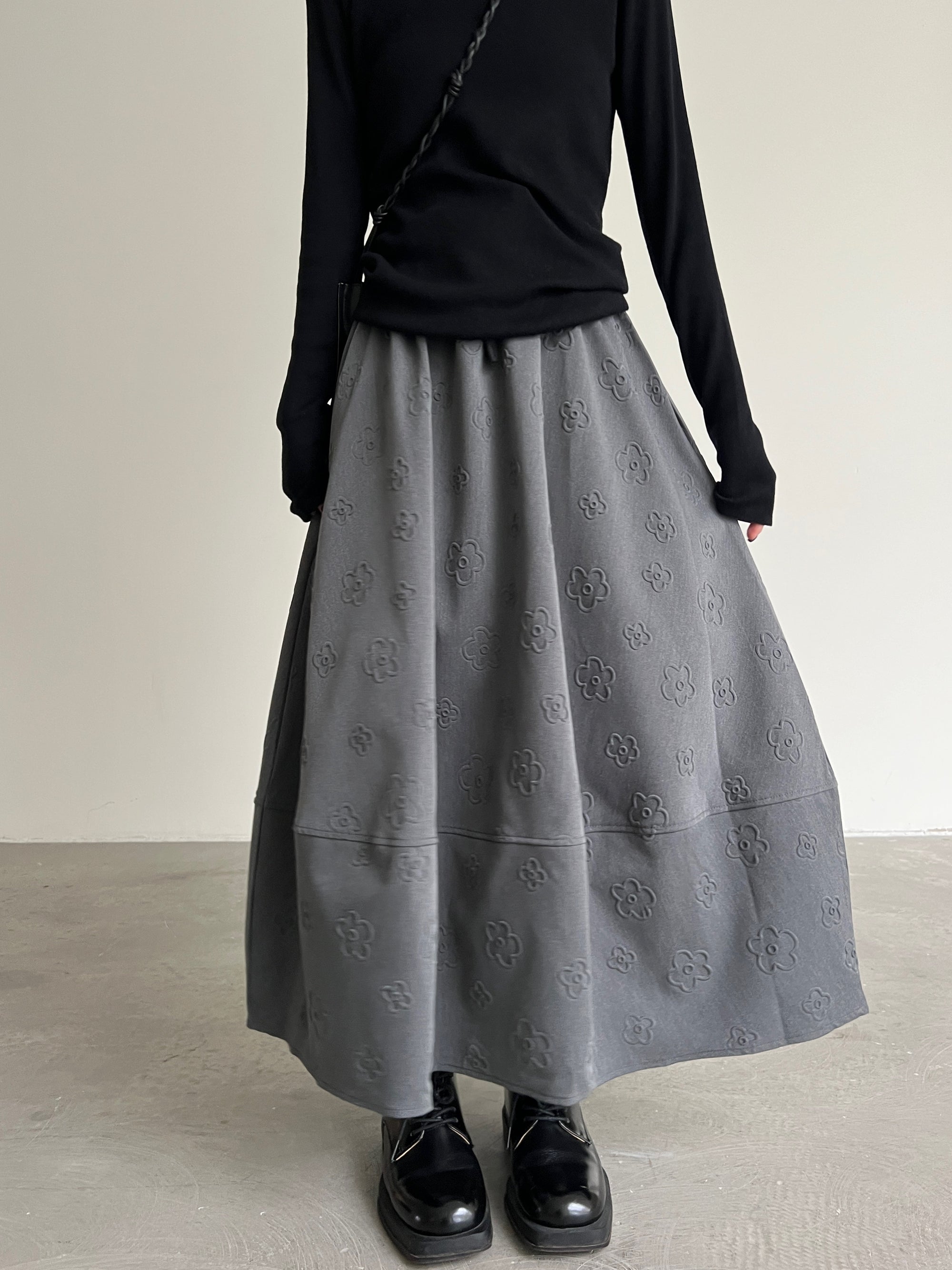 Floral Embossed Thick A-Line Skirt_BDHL6967
