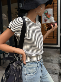 Wave-Edge Cropped Striped Tops_BDHL6335