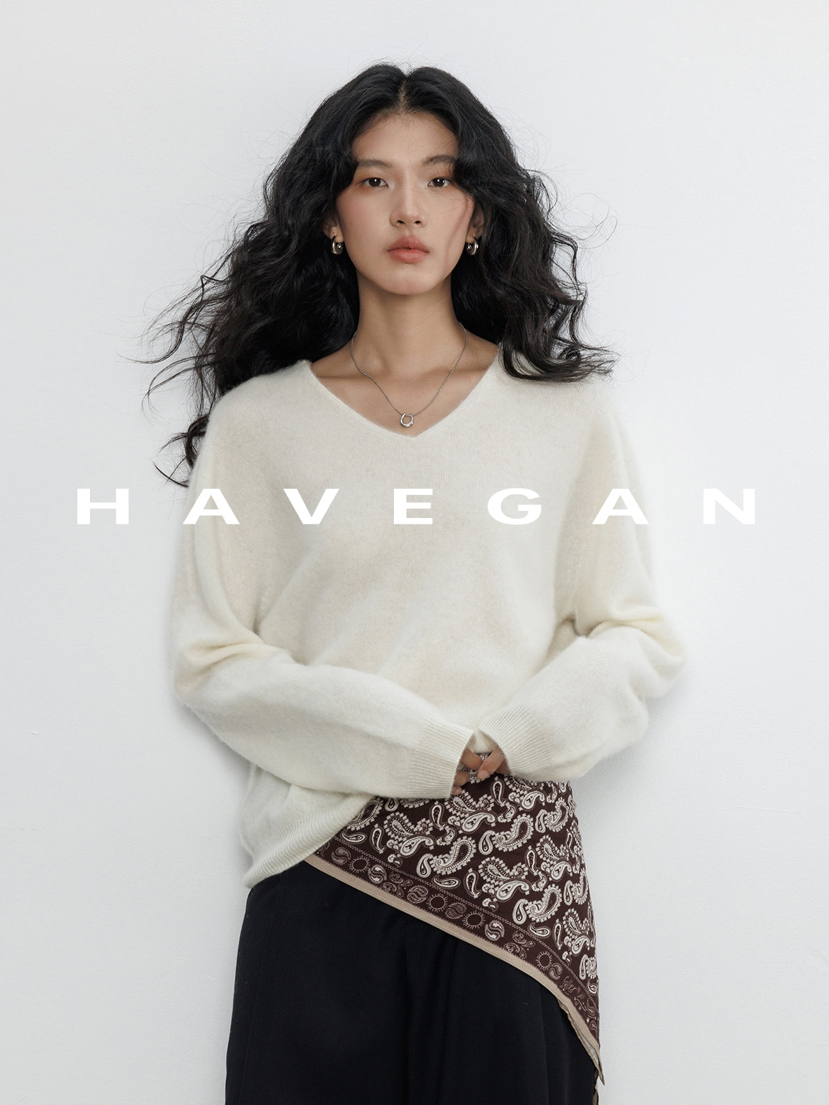 V-Neck Soft Knit Tops_BDHL7895