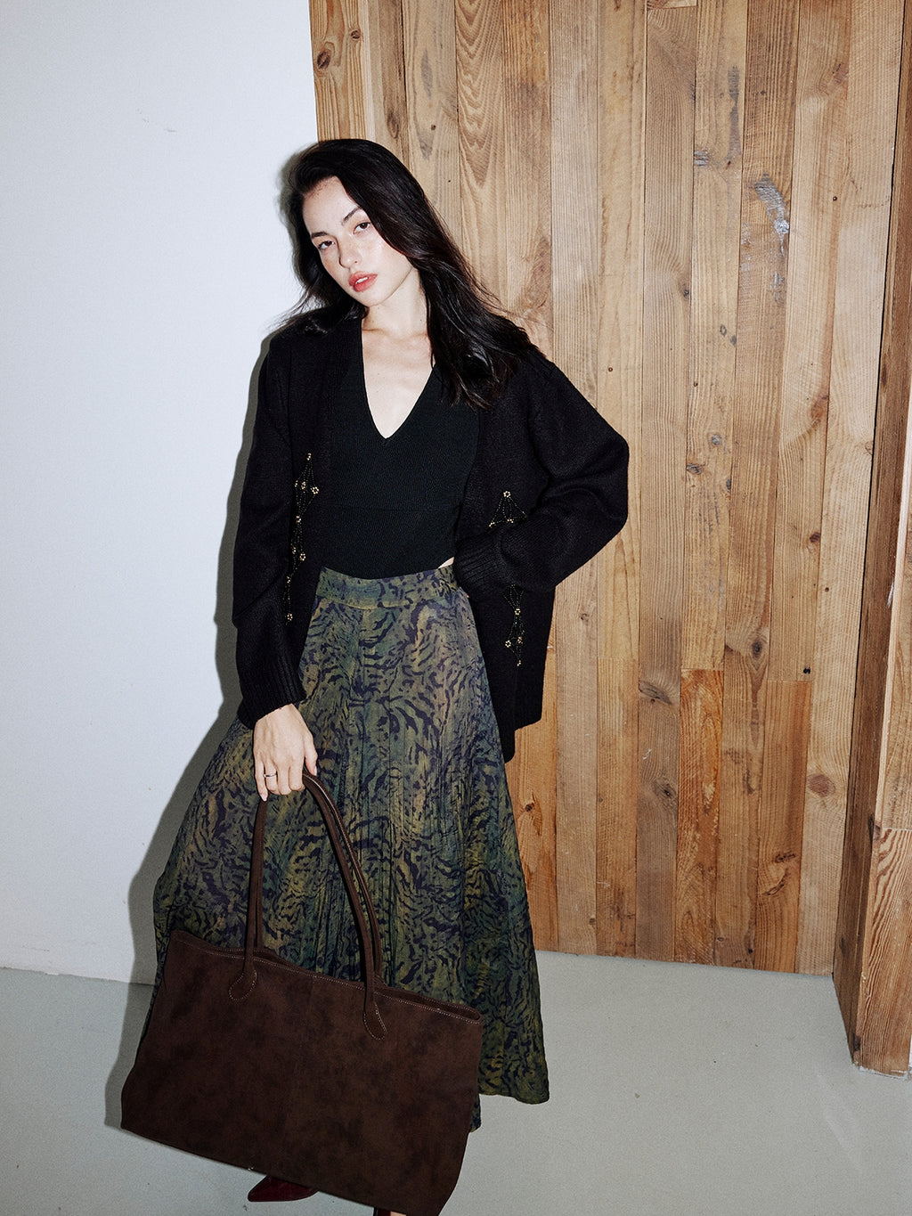 Beaded V-Neck Cardigan_BDHL8001