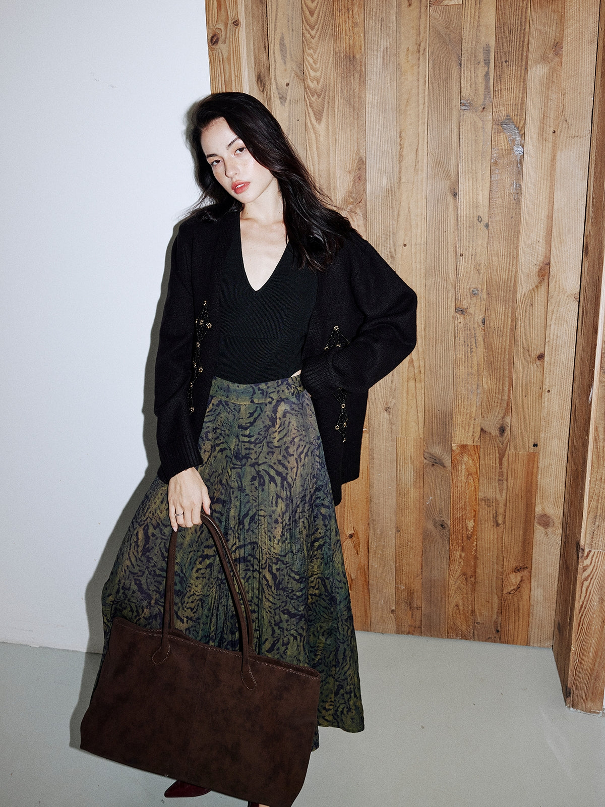 Beaded V-Neck Cardigan_BDHL8001