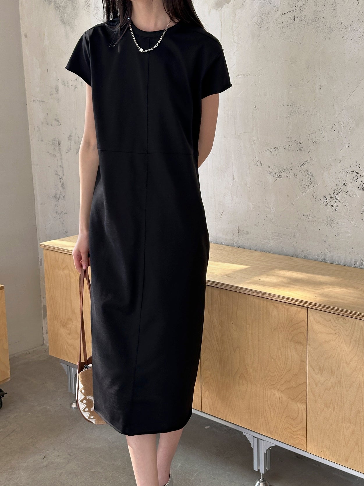 Cut-Off Back Slit Dress_BDHL7594