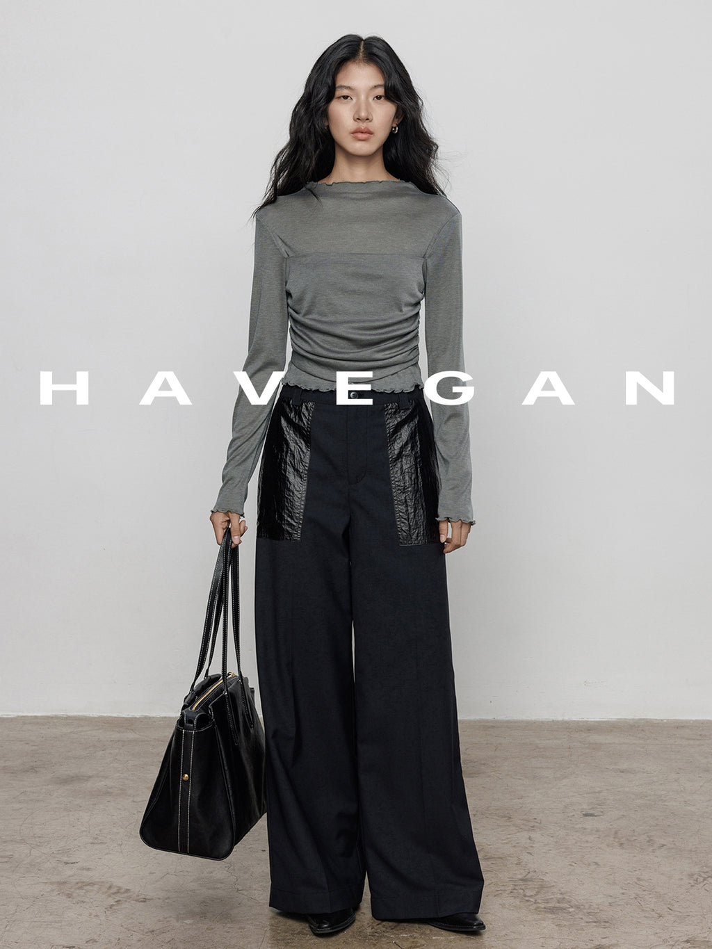 High-Waisted Leather Pocket Pants_BDHL7697