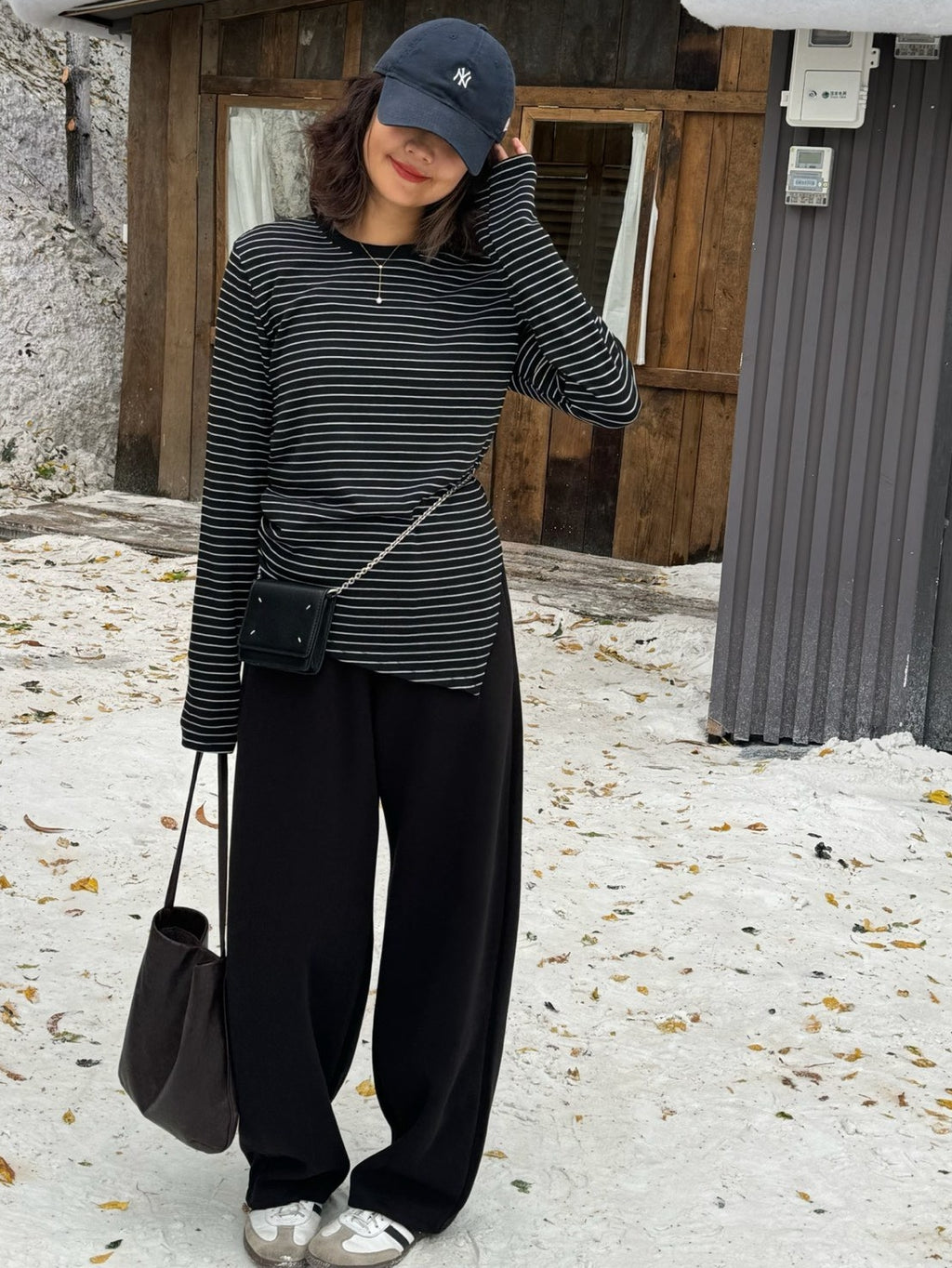 Slim-Fit Side-Pleated Tops_BDHL7852