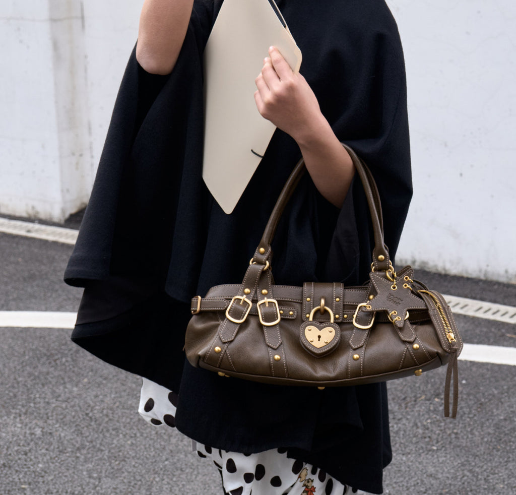 Heart-Lock Baguette Shoulder Bag_BDHL8326