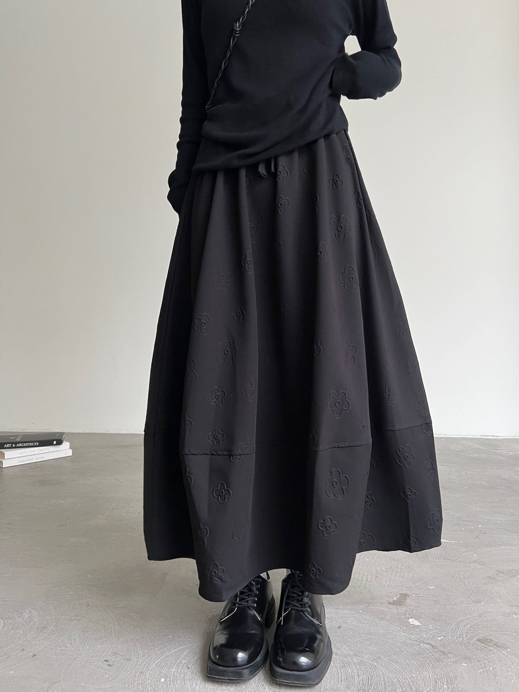 Floral Embossed Thick A-Line Skirt_BDHL6967
