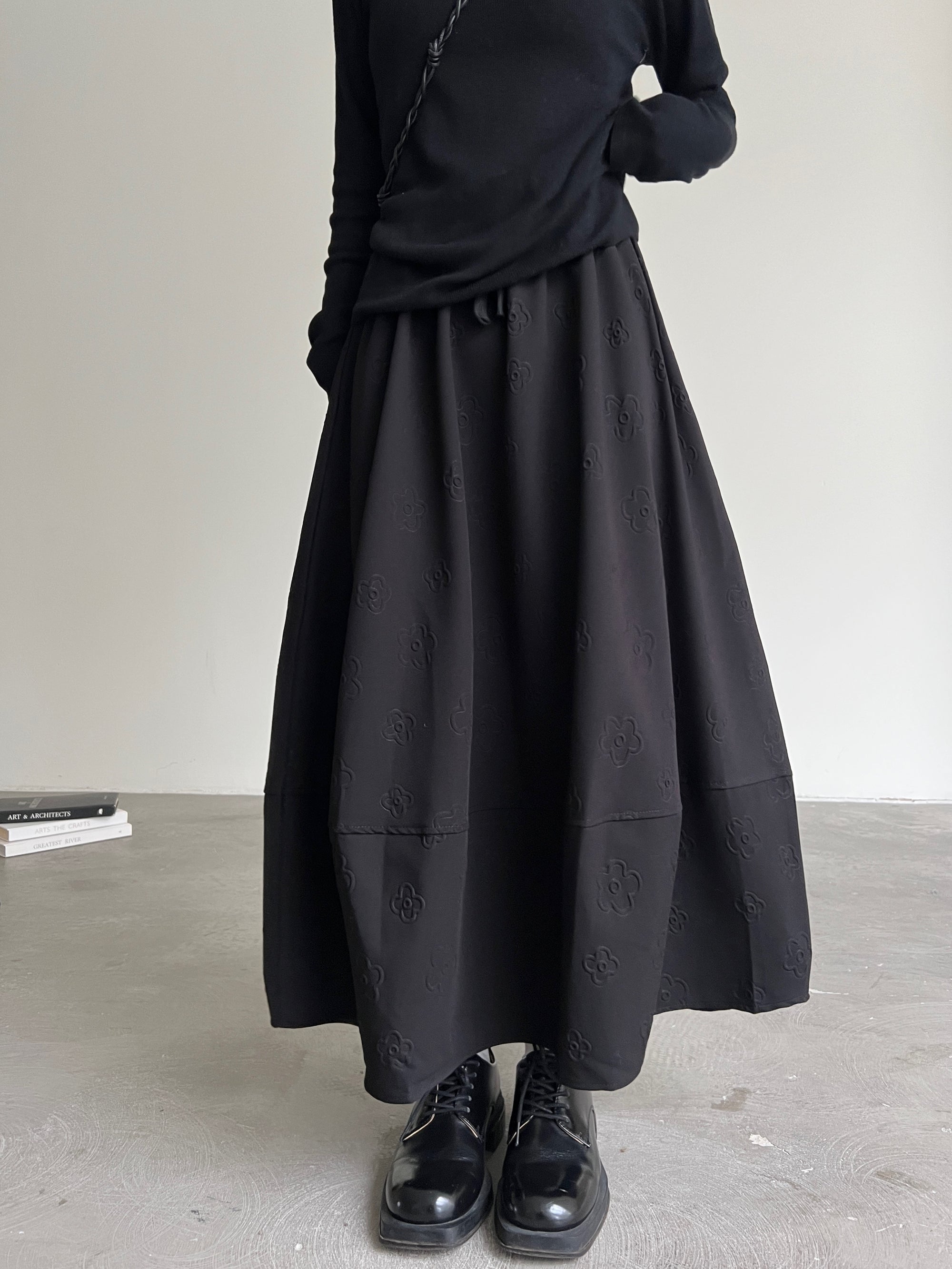 Floral Embossed Thick A-Line Skirt_BDHL6967