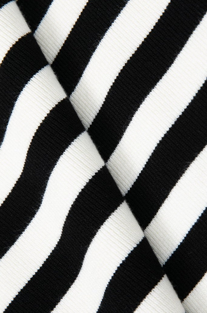 Off Shoulder Stripe Knitted Top_BDHL5334
