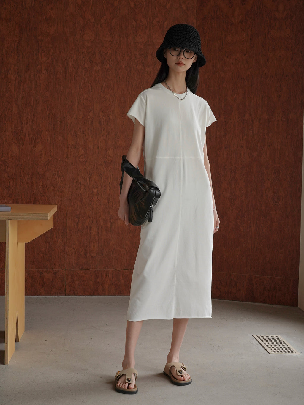 Cut-Off Back Slit Dress_BDHL7594