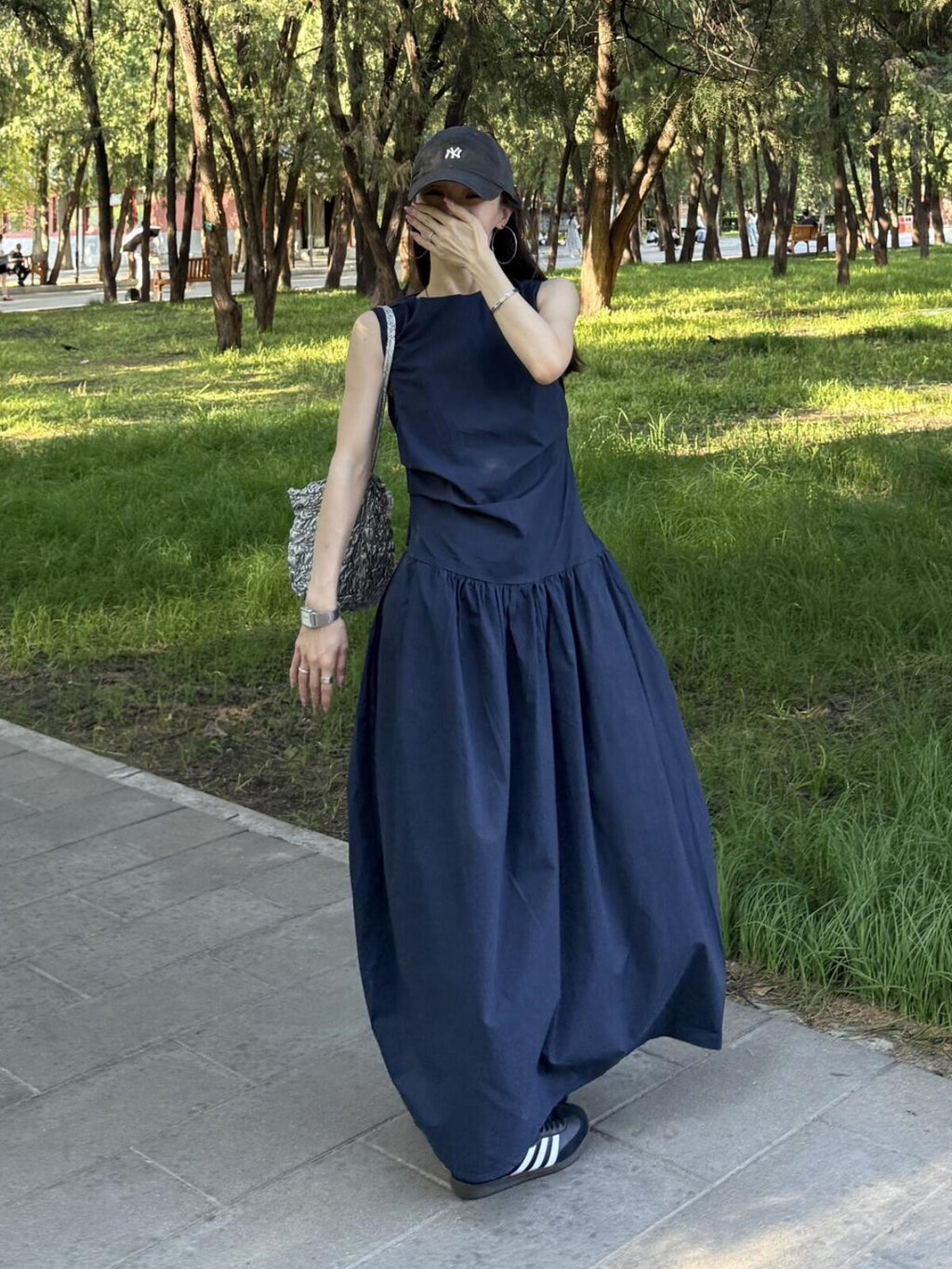 Navy Blue Gathered Hem Sleeveless Dress_BDHL8292