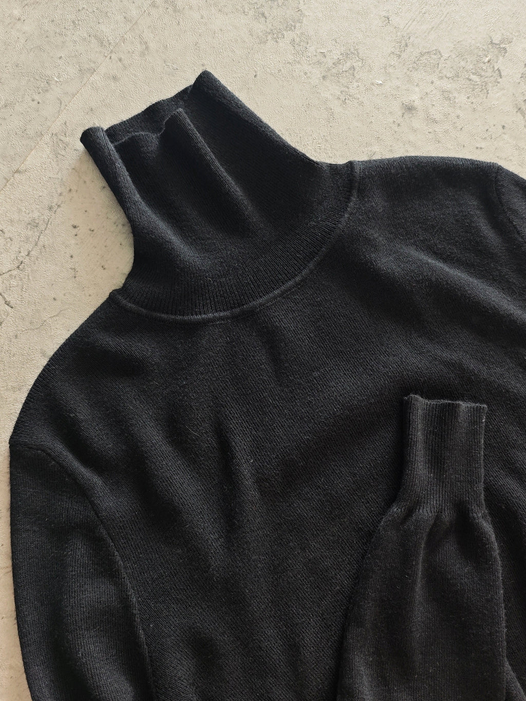 High-Neck Slim-Waist Knit Tops_BDHL7917