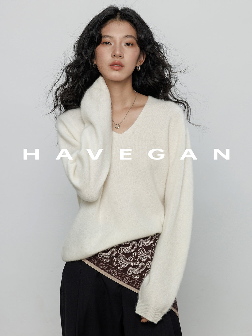 V-Neck Soft Knit Tops_BDHL7895