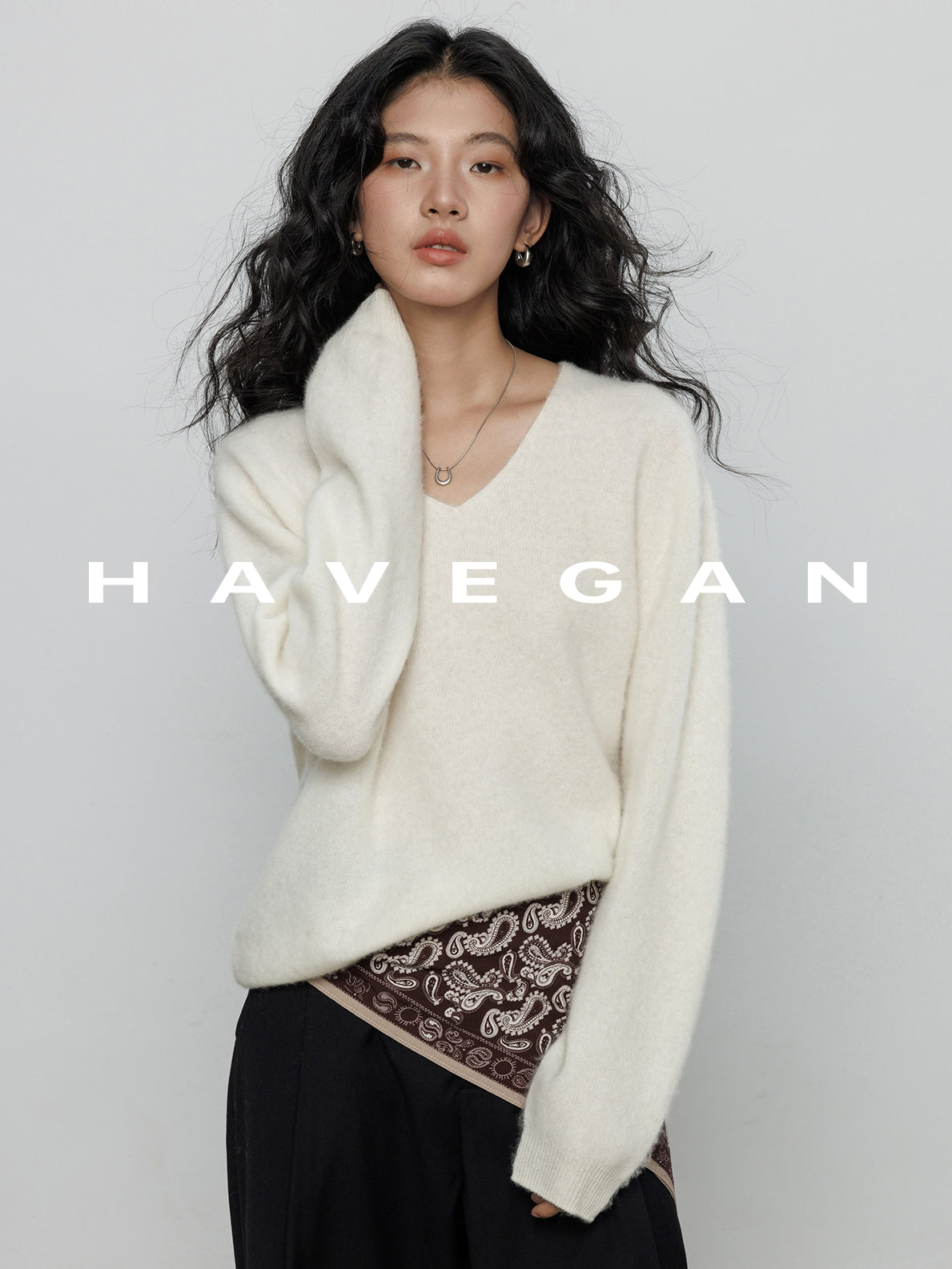 V-Neck Soft Knit Tops_BDHL7895