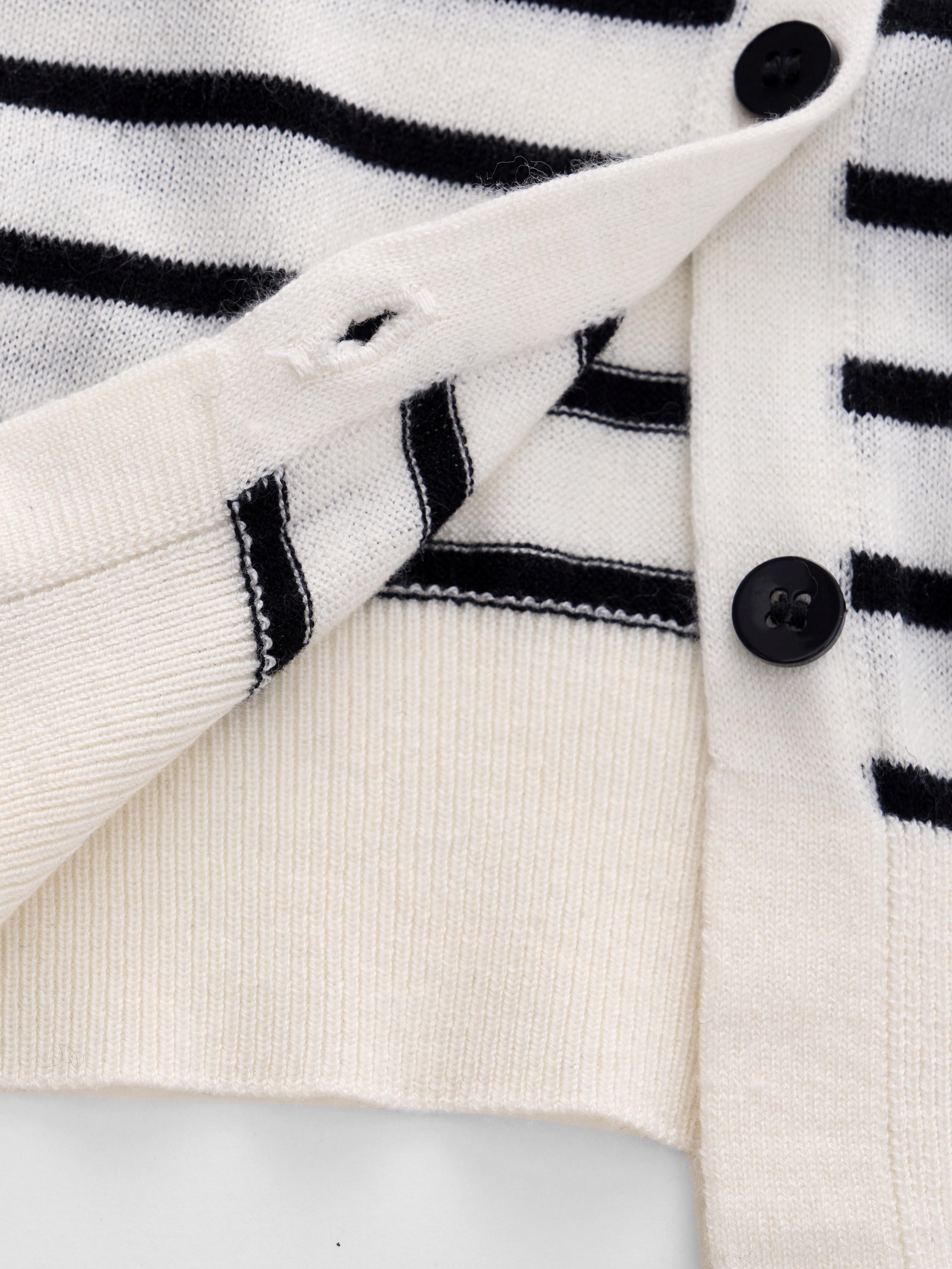 Stripe Round-Neck Cardigan_BDHL6621