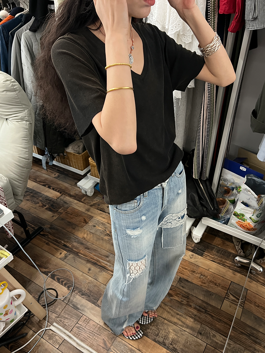 Slimline V-Neck T-Shirt_BDHL7543