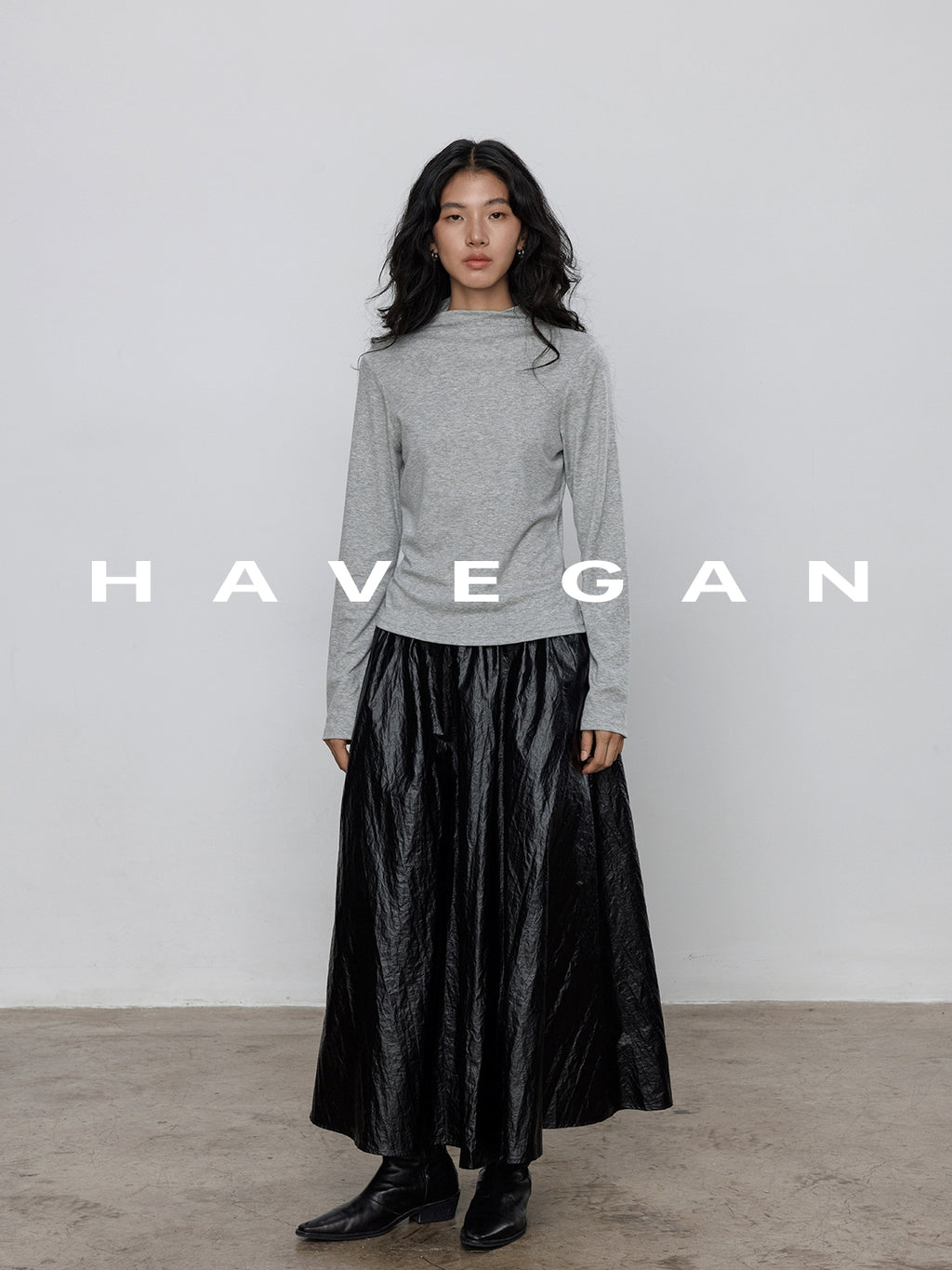 Matt Paper Leather Pleated Skirt_BDHL7706