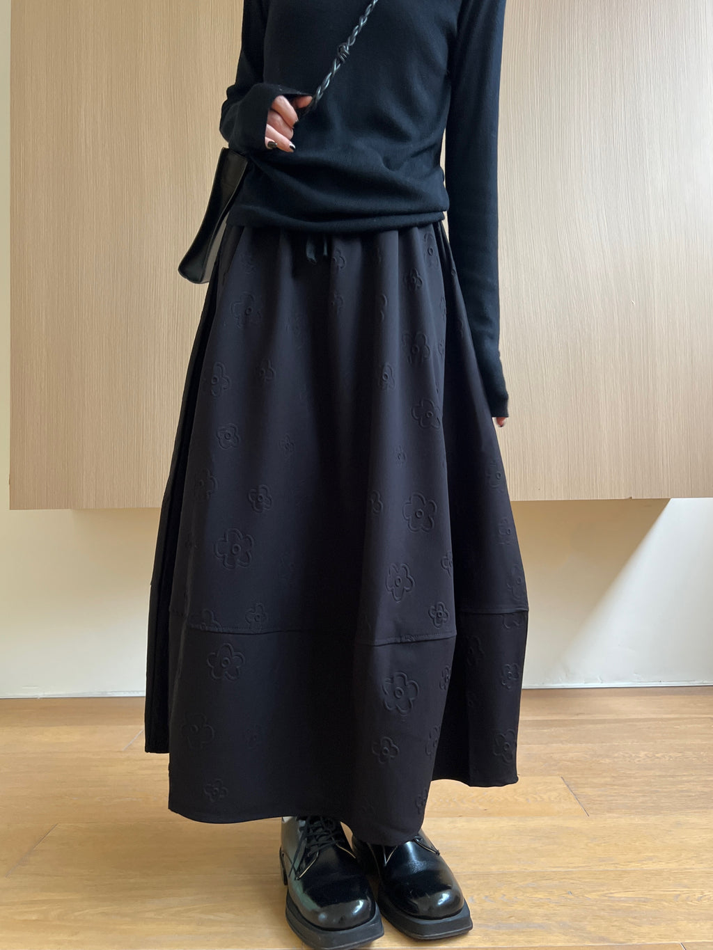 Floral Embossed Thick A-Line Skirt_BDHL6967