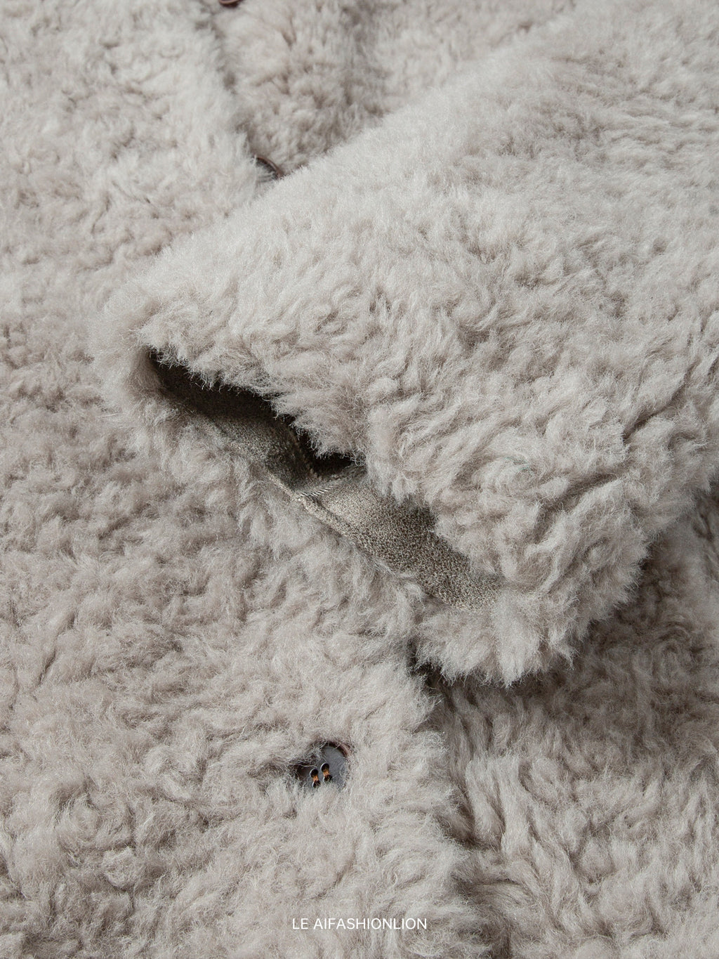 Double-Breasted Fur Coat_BDHL8047