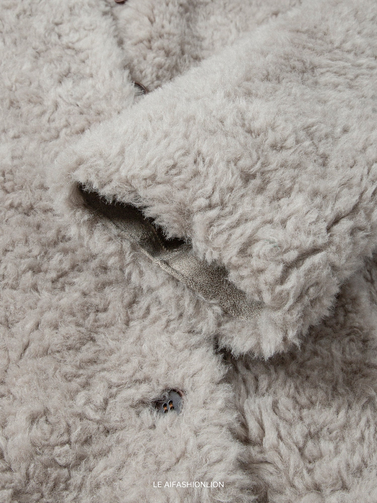 Double-Breasted Fur Coat_BDHL8047