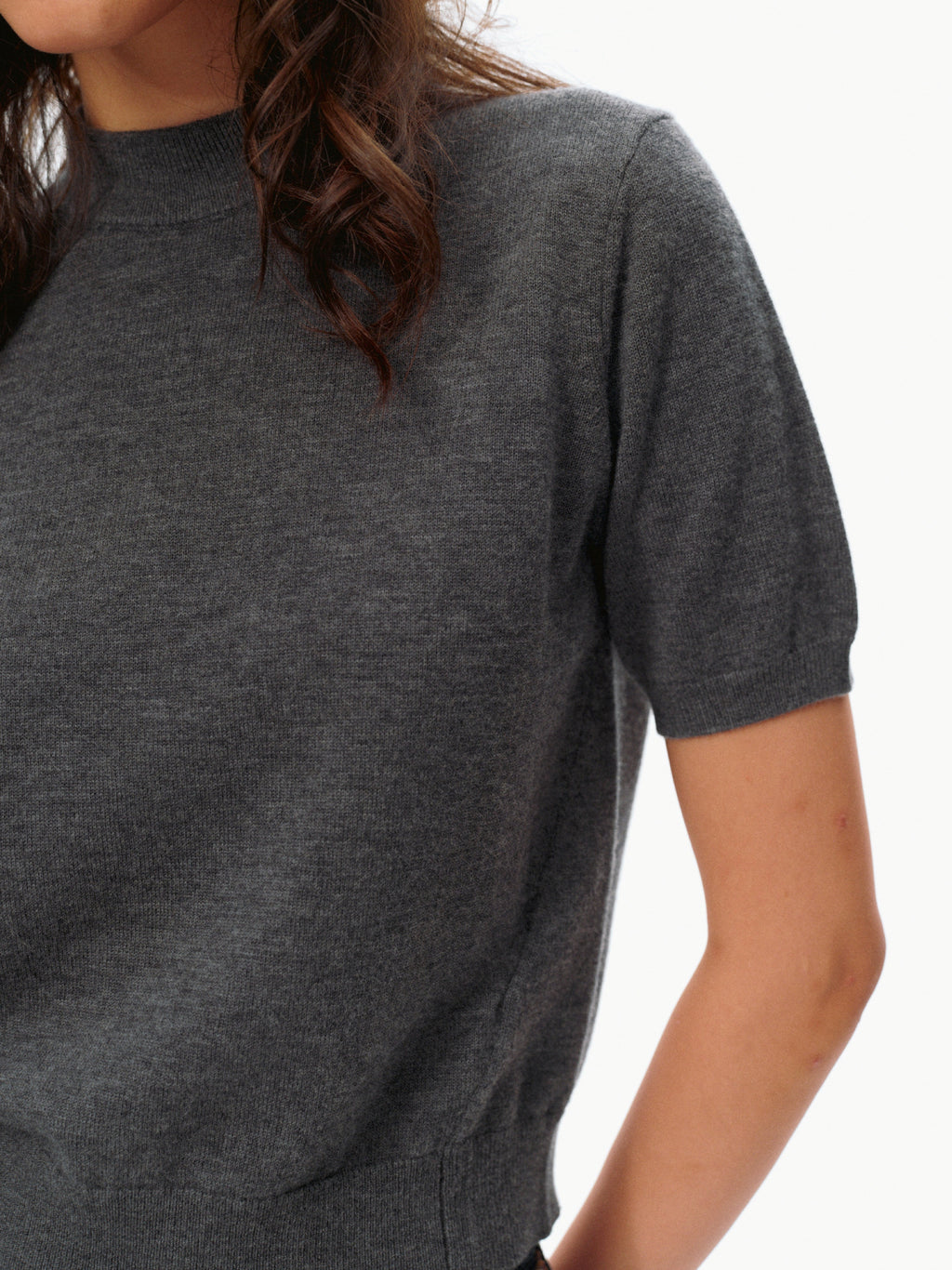 High-Neck Short-Sleeved Knit Tops_BDHL8106