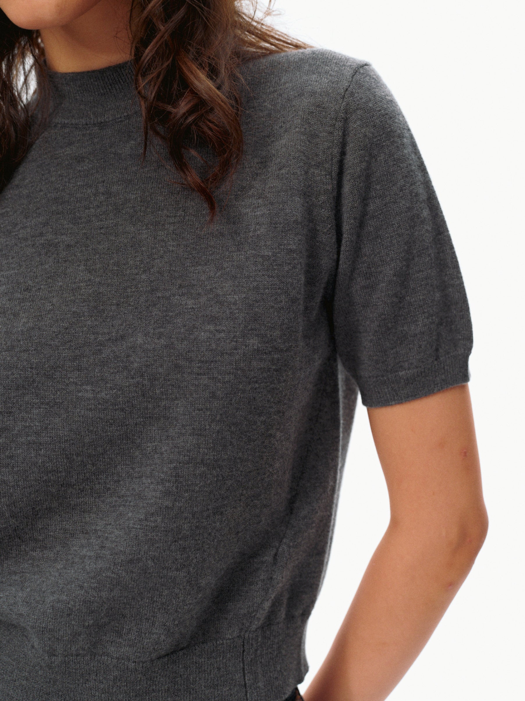 High-Neck Short-Sleeved Knit Tops_BDHL8106