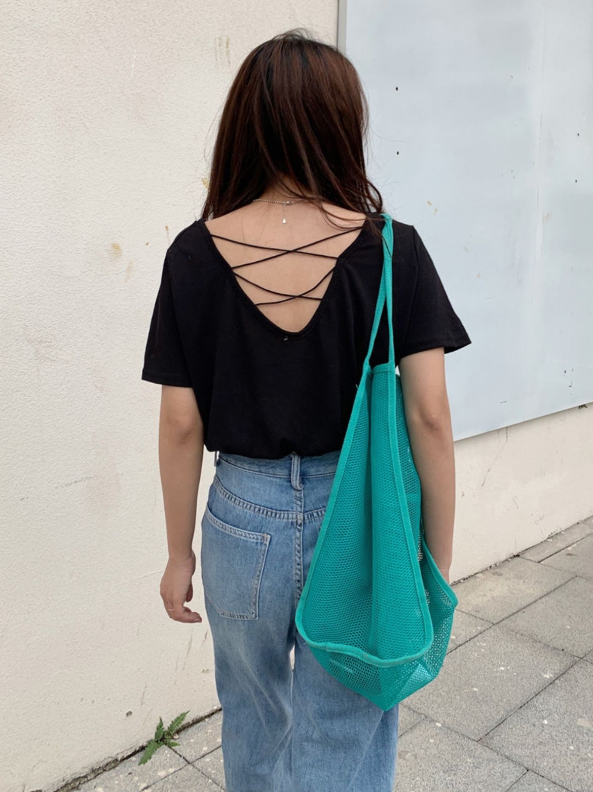 V-Neck Back Cross T-Shirt_BDHL7609
