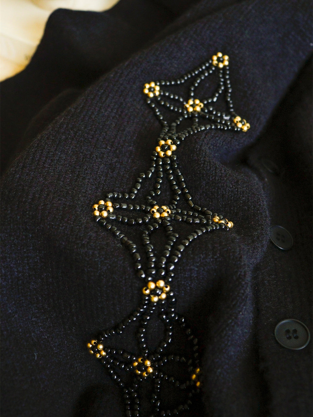 Beaded V-Neck Cardigan_BDHL8001