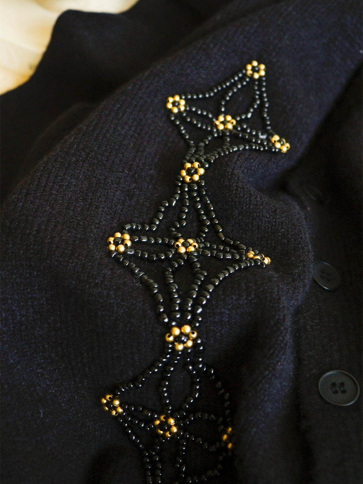 Beaded V-Neck Cardigan_BDHL8001