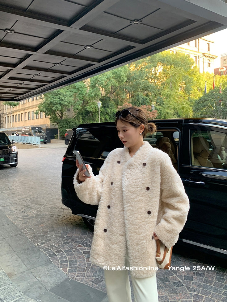 Double-Breasted Fur Coat_BDHL8047