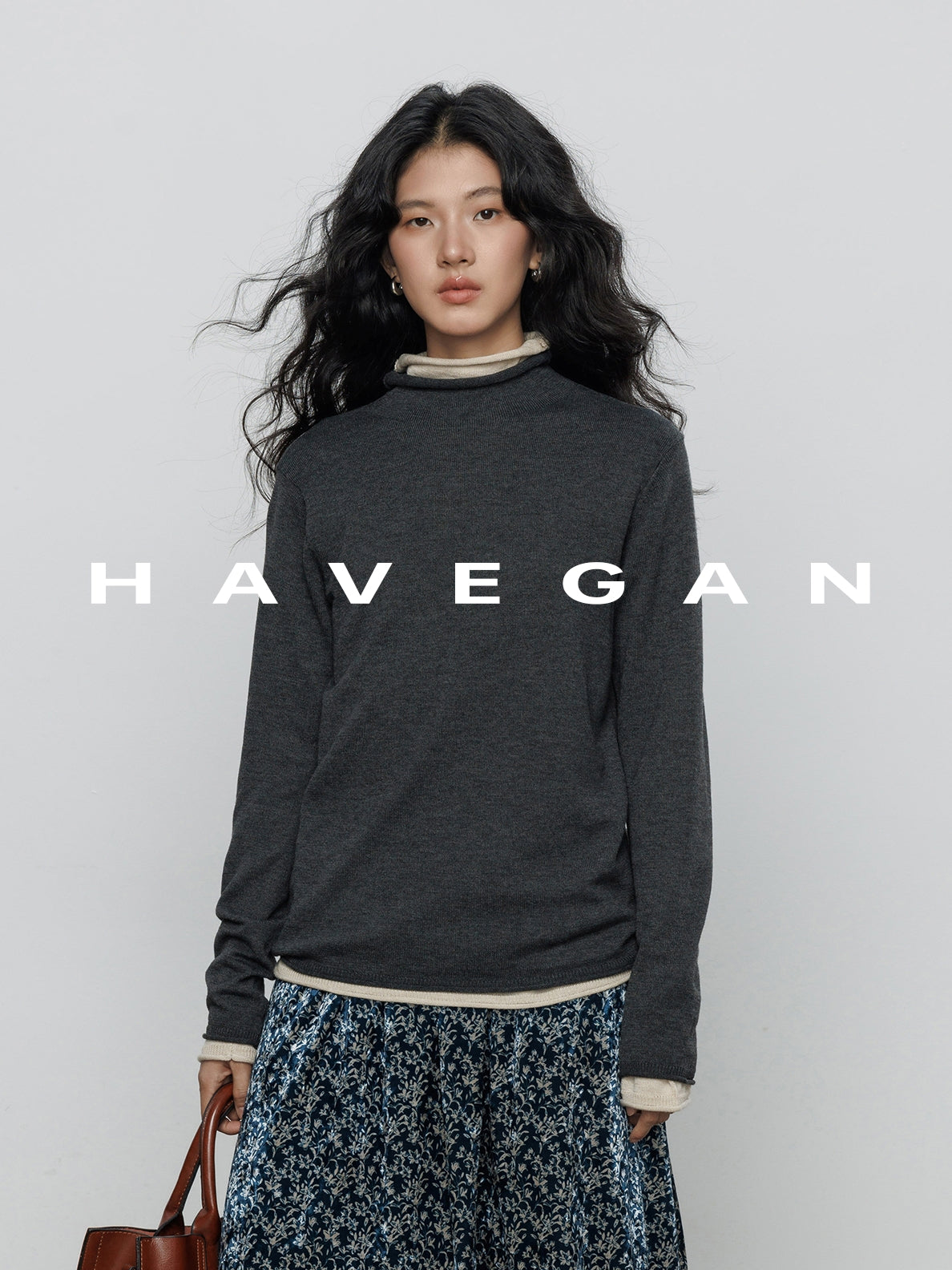 High-Neck Relaxed Tops_BDHL7899