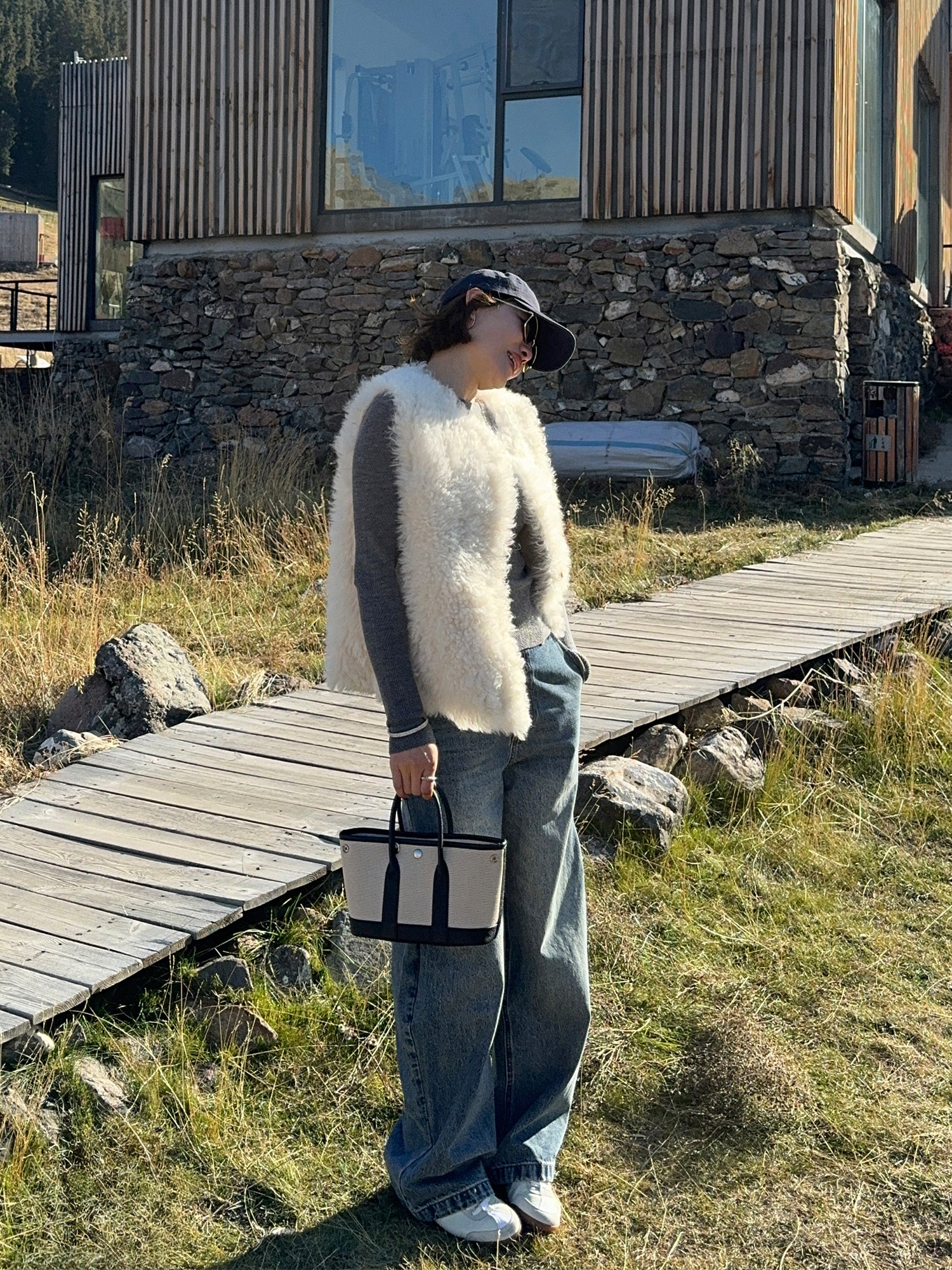 Round-Neck Fur Gilet_BDHL7919