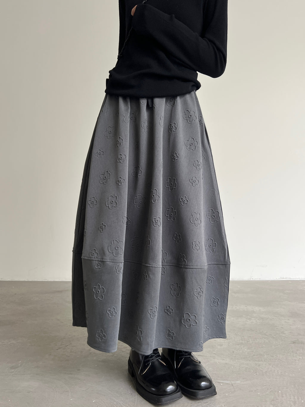Floral Embossed Thick A-Line Skirt_BDHL6967