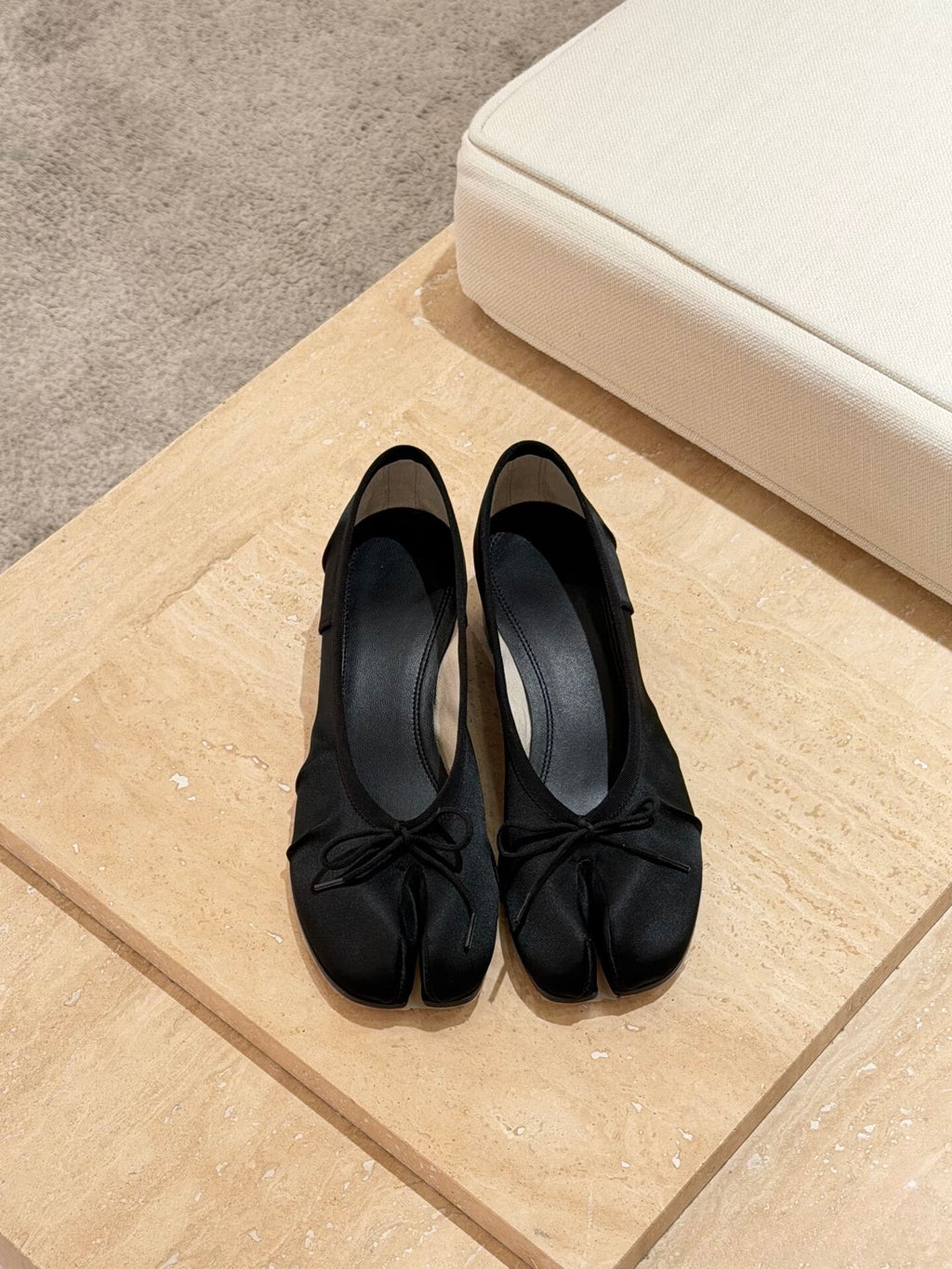 Satin Bow Split-Toe Ballet Shoes_BDHL8368