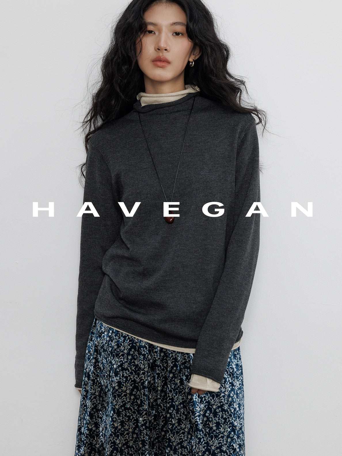 High-Neck Relaxed Tops_BDHL7899